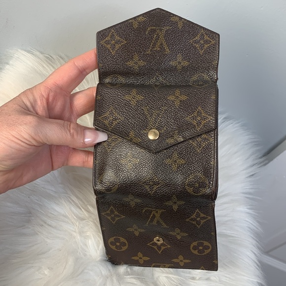 1990 authentic Louis Vuitton compact Elise wallet - scar blemish on front - Picture 14 of 16